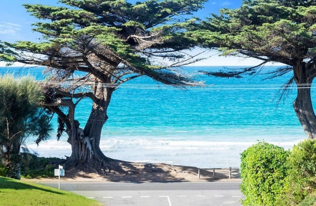 150 Steps · To the Beach FREE WI-FI