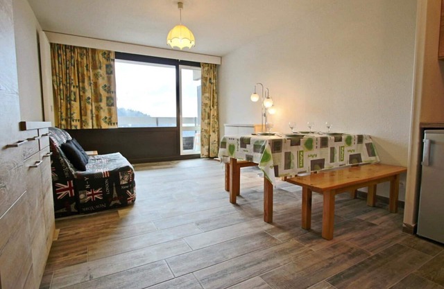 150m from ski slopes, 5th floor, balcony, tv, 30m², Chamrousse