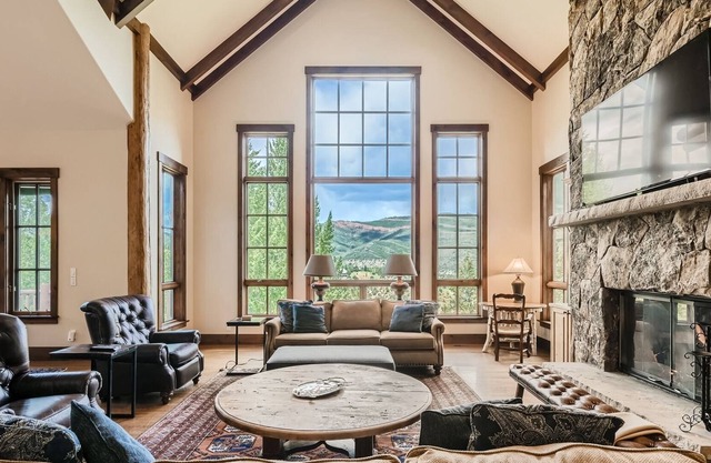 155 E. Timber Draw - Perfect Cabin in the Woods, 2 minutes from Club at