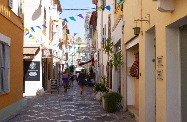16. A bright gem on the top floor in the Old Town, with a sunny terrace