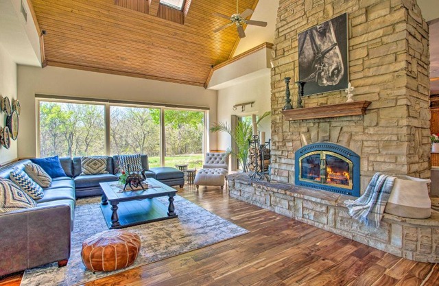 16-Acre Pilot Point Ranch Private Pond and Hot Tub
