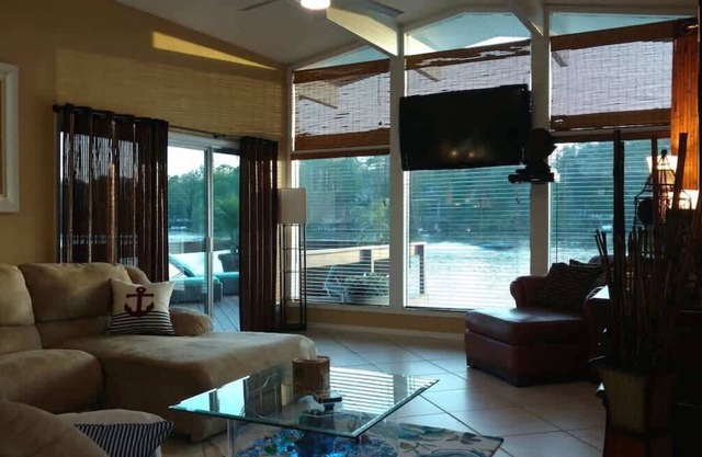 169 PONTOON BOAT AVAILABLE/RIGHT OVER THE LAKE!