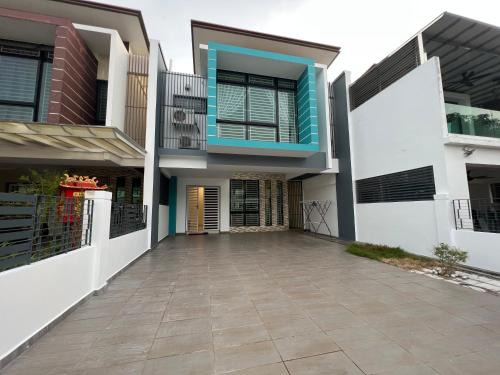 16pax Seri Austin 4bedroom 4bath nearby toppen aeon tebrau