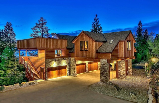 17 Bdrm/18 bath,17,000 Sq ft Epic Mansion from Tahoe South Vacation Rentals