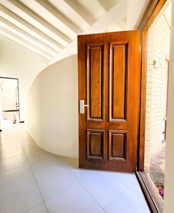 17 Rare Urban Style 4br Nedlands &pool