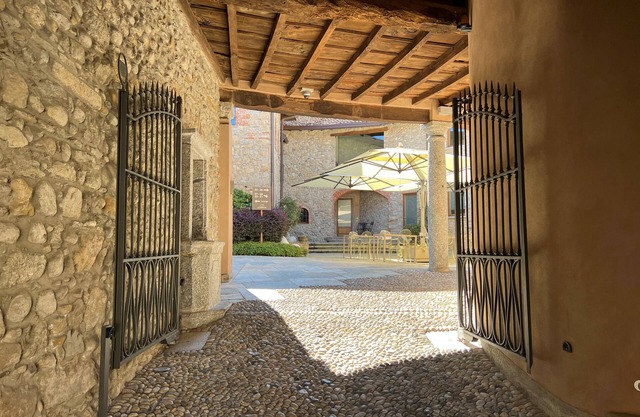1711 Luxury Guest House