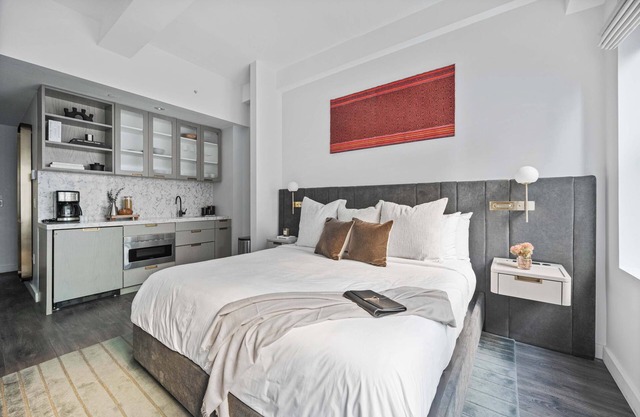 17John: Classic King Studio Apartment