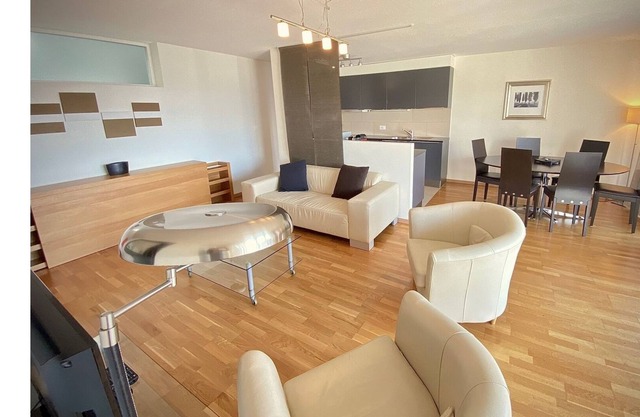 180 * Close to Unil EPFL, spacious and bright 2 bedrooms