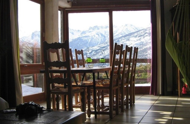 180m² family home with exceptional south-facing views. Linen and Internet provided