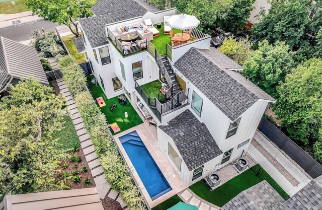 1816w11th · Luxury Mansion Breathtaking Skyline & Pool
