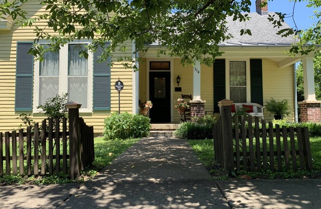 1890's Home In Historic Downtown Franklin
