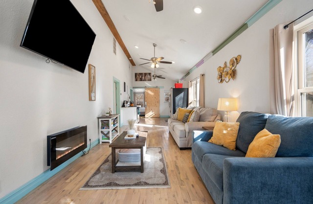 1920s Owen Park Remodel | DT+Gathering PL < 10 min