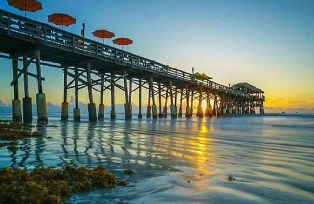 1B/1B 2 blocks the Beach, near downtown Cocoa Beach
