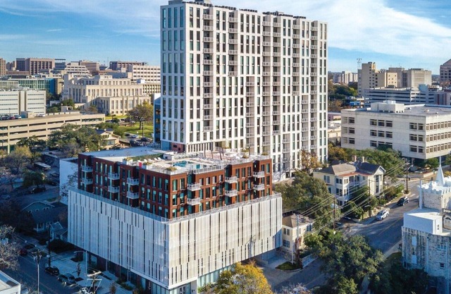 1BD/Austin - Rooftop Pool & Firepit, BBQ!