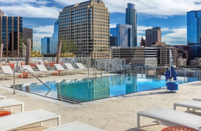 1BD/Austin - Rooftop Pool & Firepit, BBQ!