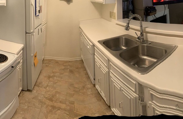 1BD/BA unit, walkable to Barton Springs/Zilker, heart of downtown