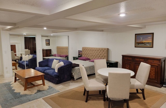 1BR, 1BA spacious, fully furnished unit in best area with laundry, Wi-Fi, TV.