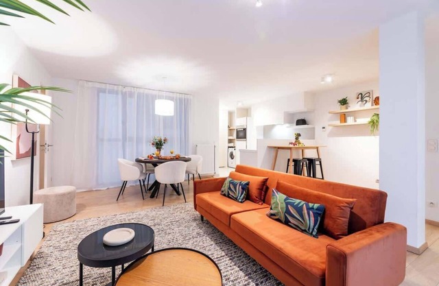 1BR Contemporary Comfort in the Heart of the City