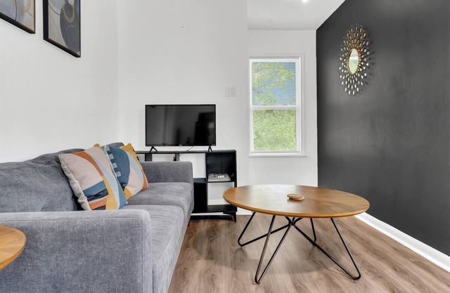 1BR Guesthouse 2 Queens Near Downtown Long Stays Welcome