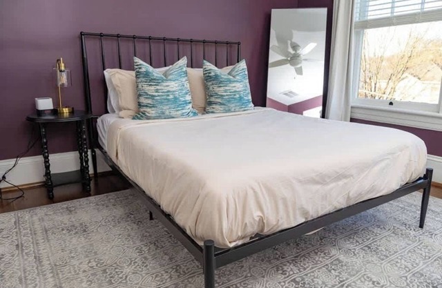 1BR Penthouse Apt |Walkable|Food|Greenway|Safe