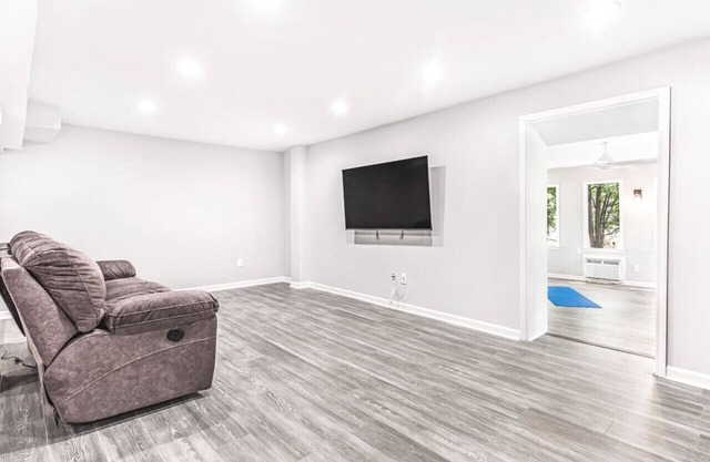 1BR w/ Fun (Pool Table), Film & Fitness Rooms!