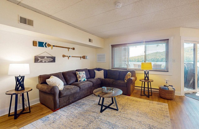 1st-floor lakefront condo with mountain views & pool - near ski/hiking