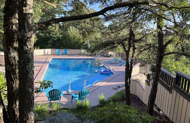 1ST FLR APT Your Private Resort, now FAMILY-ized: 1 BR + LR suitable for 2 kids