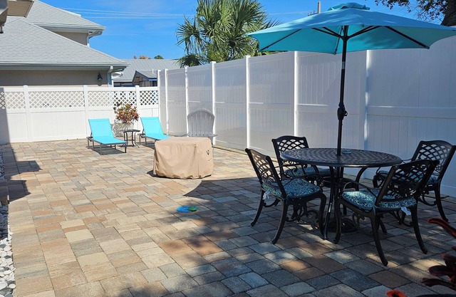 1ST STREET RETREAT UPDATED DOG FRIENDLY APARTMENT WITH FENCED IN YARD!