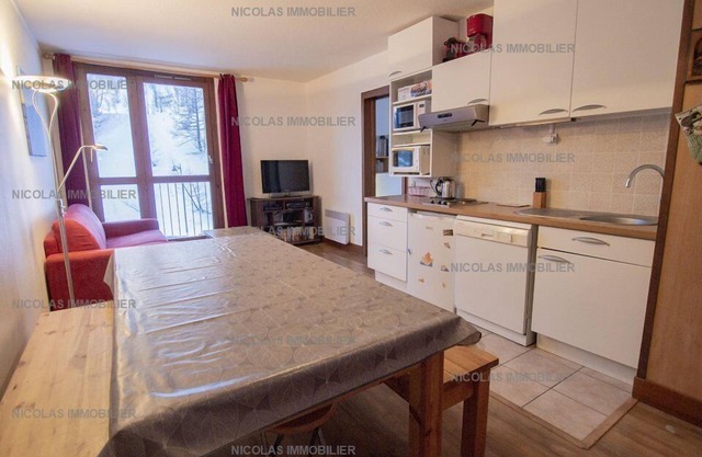 2/3 PIECES 6 PEOPLE FRONT DE NEIGE/SHOPPING MALL