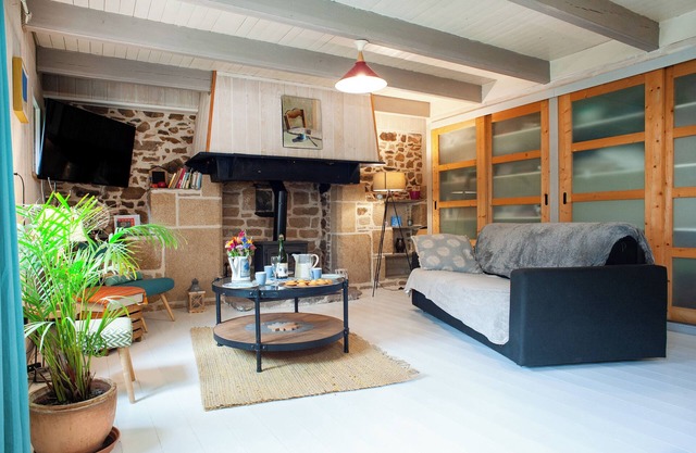 2/4p Gîte en pierre Atypique classé, proche Îles de Bréhat, Parking, jardin, WIFI