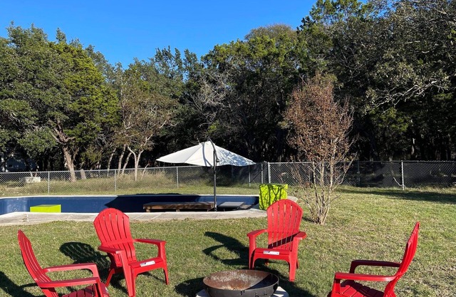 2-ACRE WOODED CHARMING SPACIOUS FARMHOUSE in CEDAR PARK-next to NORTHWEST AUSTIN