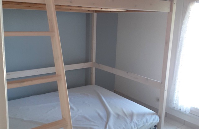 2* air-conditioned house with shared pool