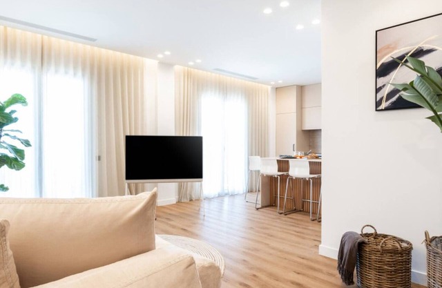 2-BD Luxury Apt Sea View Balcony near the beach