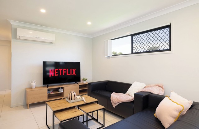 2 Bdr Apt! Spotless! Garage Parking! 120D2