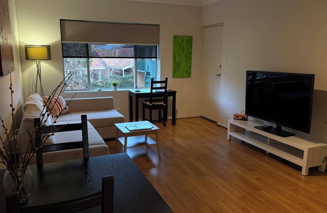 2 Bdrm Apartment - Spacious, ducted heating & cooling, located 10min to CBD!