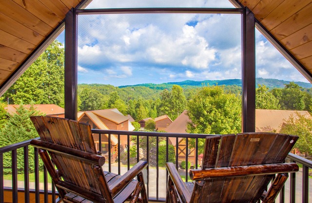 2 bed and 2 bath log Cabin located in the highly sought after White Oak Resort