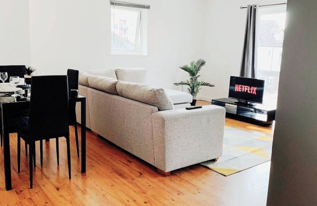 2 Bed Apartment & Free Parking
