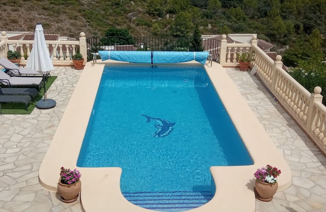 2 bed apartment in the peaceful grounds of a private villa with heated pool