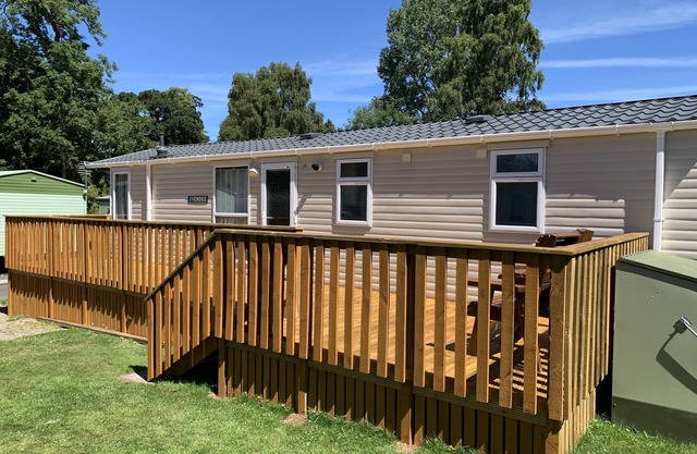 2 Bed Caravan - Sleeps 6 - Pets - River Teviot