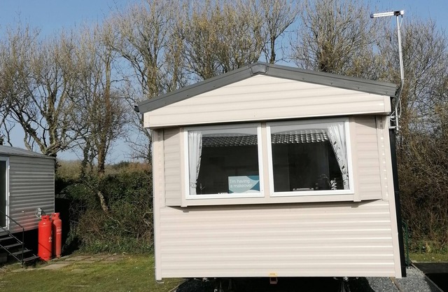 2 Bed Caravan - Sleeps 6