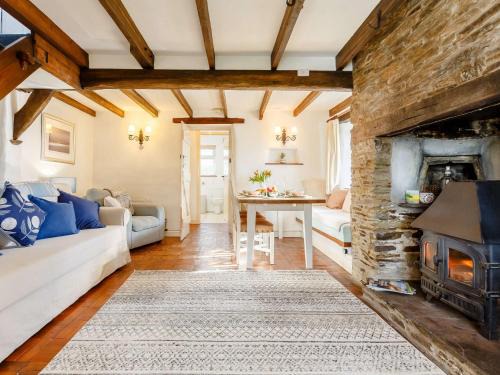 2 bed property in Wadebridge 87231