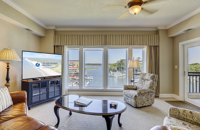 2 Bedroom/2.5 Bathroom Updated, Bright Villa in Gated Complex - Harbour Views