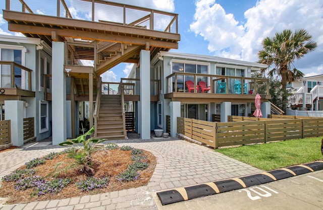 2 Bedroom/2 Bath Across from the Beach