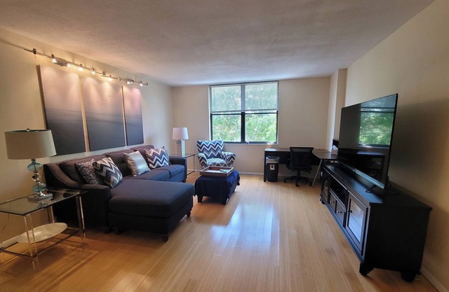 2-bedroom, 2 bathroom condo in Clearwater with Lake views