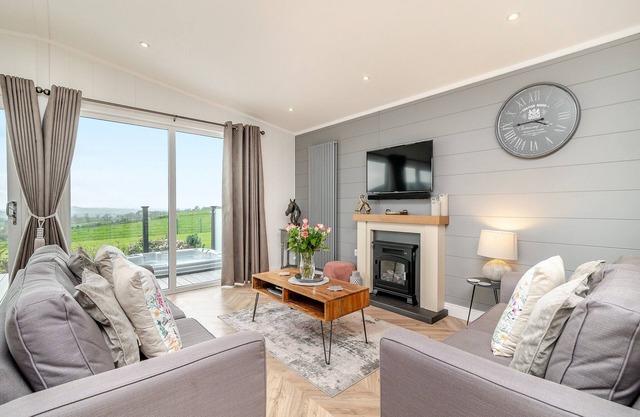 2 bedroom accommodation in Midsomer House, East Compton