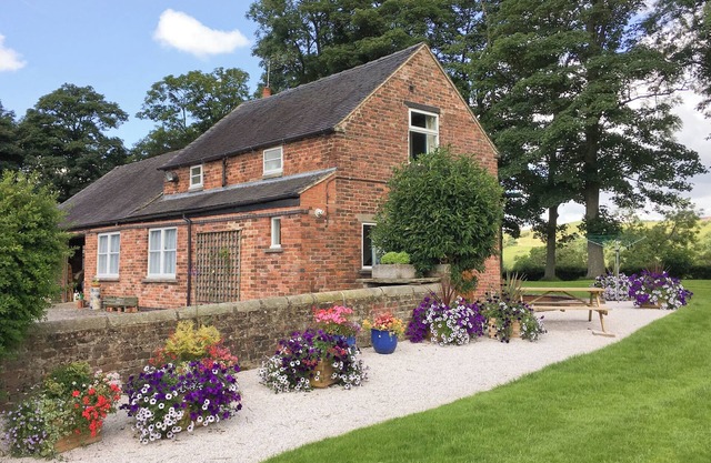 2 bedroom accommodation in Ilam, near Ashbourne