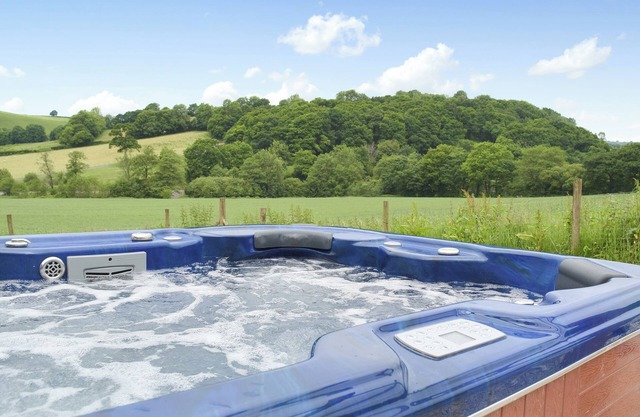 2 bedroom accommodation in White Mill, near Carmarthen