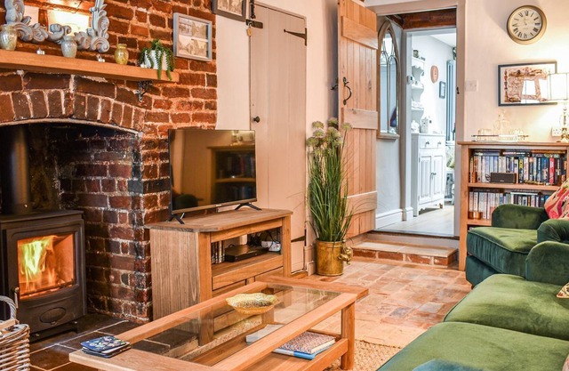 2 bedroom accommodation in Halesworth