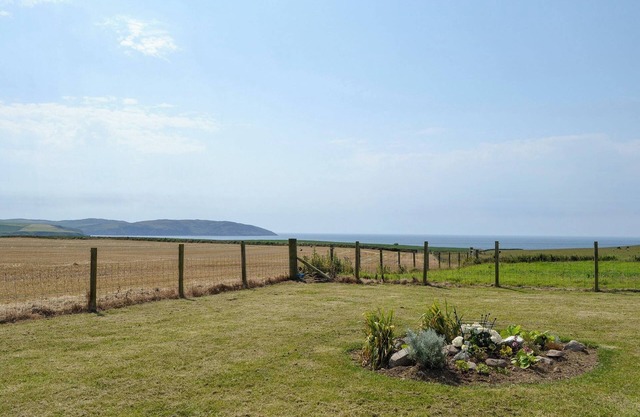 2 bedroom accommodation in Port Logan