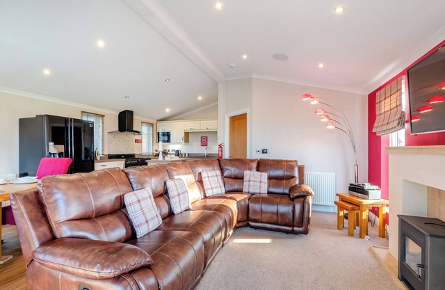 2 bedroom accommodation in Dumfries, Dumfries & Galloway